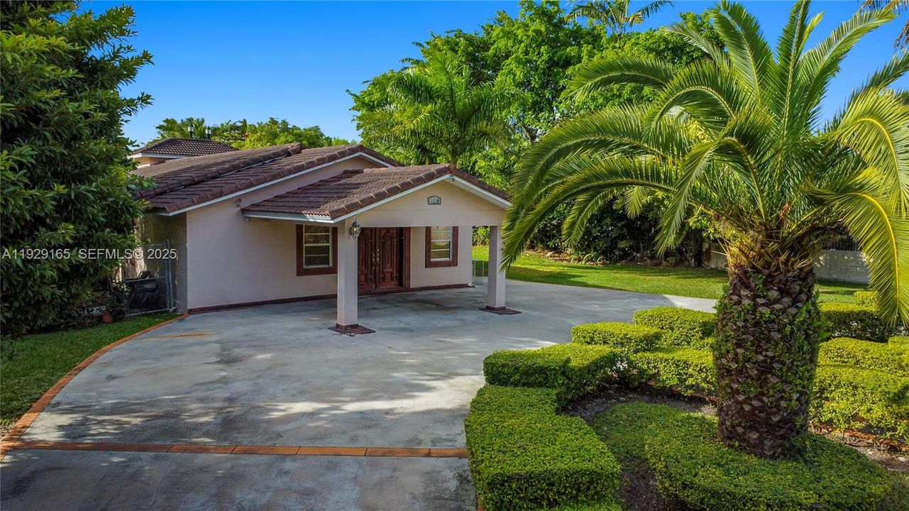 For Sale: $2,250,000 (4 beds, 2 baths, 2909 Square Feet)