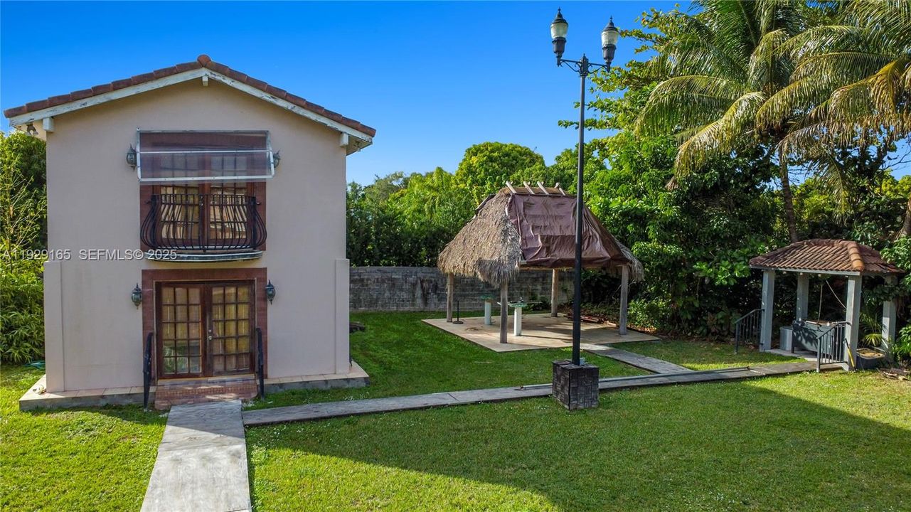 For Sale: $2,250,000 (4 beds, 2 baths, 2909 Square Feet)