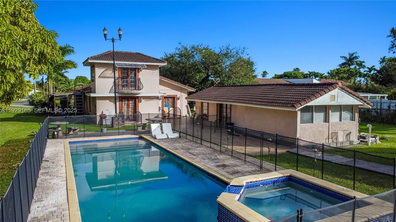 For Sale: $2,250,000 (4 beds, 2 baths, 2909 Square Feet)