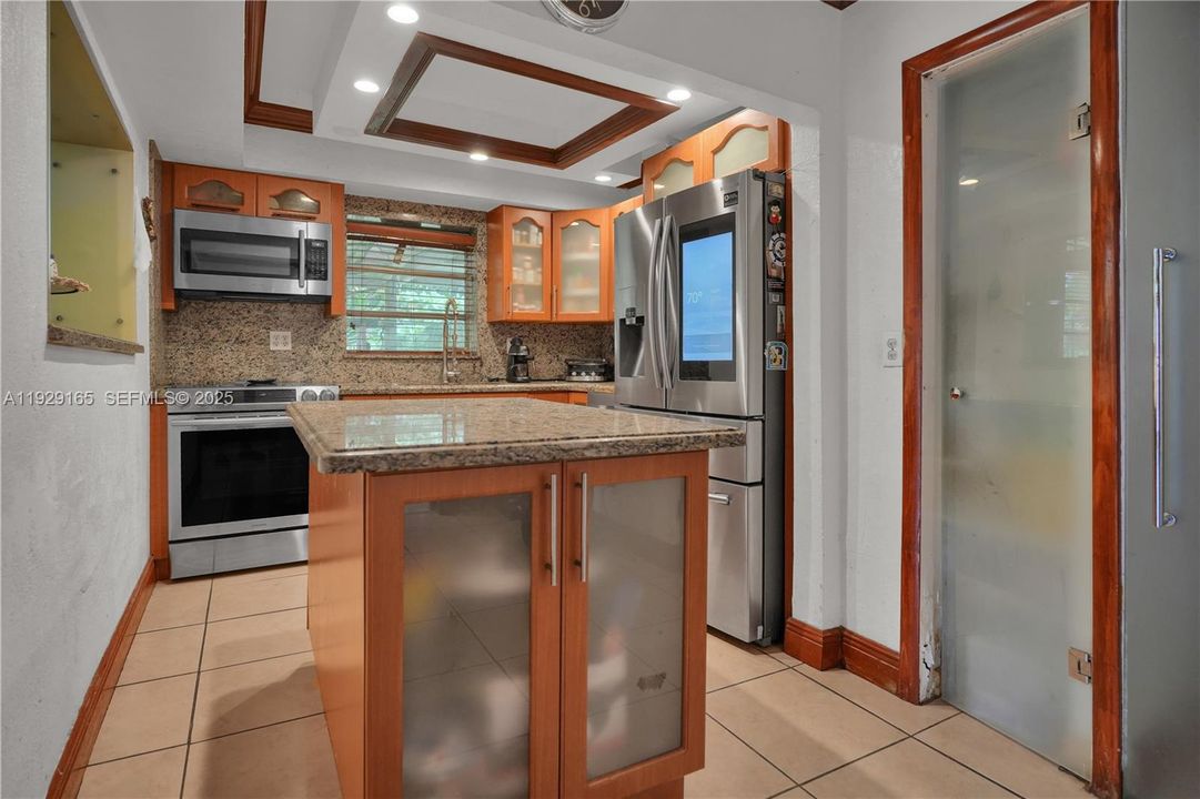 For Sale: $2,250,000 (4 beds, 2 baths, 2909 Square Feet)