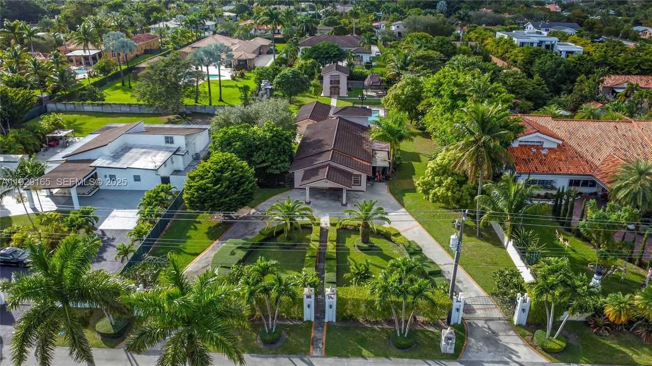 For Sale: $2,250,000 (4 beds, 2 baths, 2909 Square Feet)