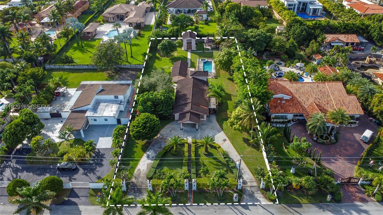 For Sale: $2,250,000 (4 beds, 2 baths, 2909 Square Feet)