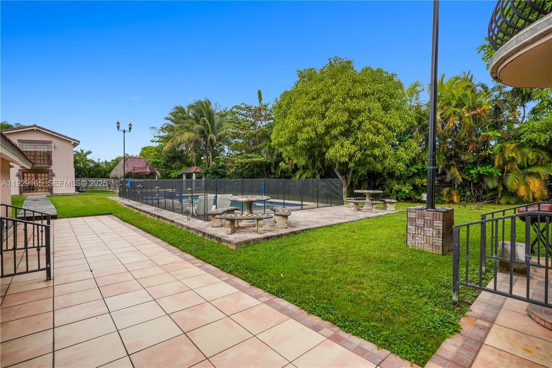 For Sale: $2,250,000 (4 beds, 2 baths, 2909 Square Feet)