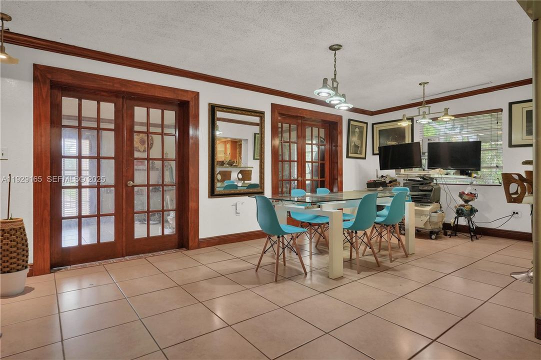 For Sale: $2,250,000 (4 beds, 2 baths, 2909 Square Feet)