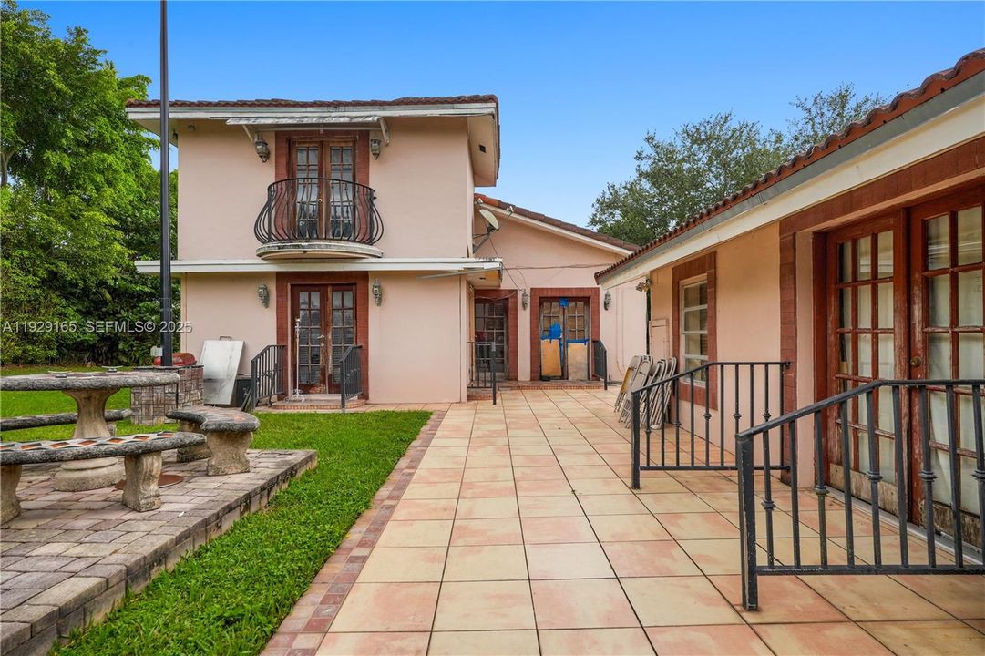 For Sale: $2,250,000 (4 beds, 2 baths, 2909 Square Feet)