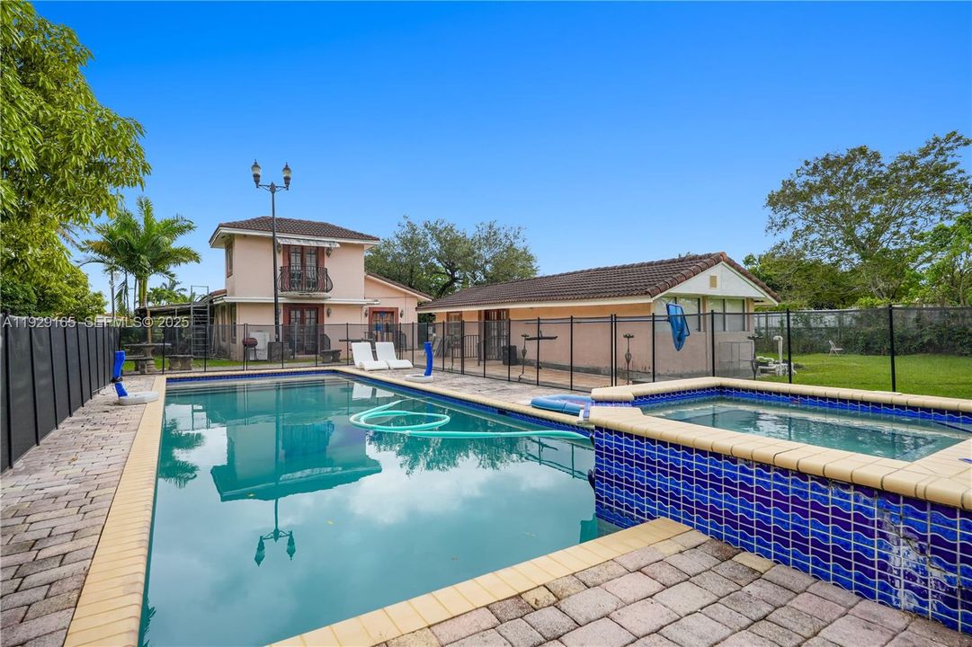 For Sale: $2,250,000 (4 beds, 2 baths, 2909 Square Feet)