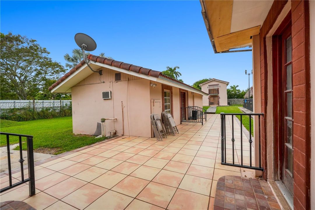 For Sale: $2,250,000 (4 beds, 2 baths, 2909 Square Feet)