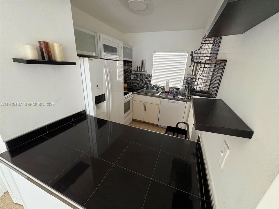 В аренду: $1,700 (1 спален, 1 ванн, 663 Квадратных фут)