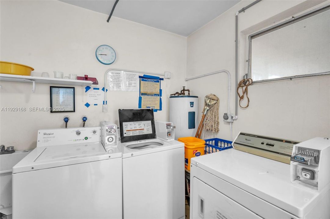 For Sale: $214,900 (2 beds, 2 baths, 1100 Square Feet)