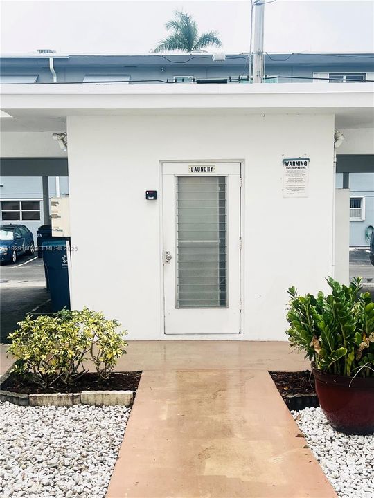 For Sale: $214,900 (2 beds, 2 baths, 1100 Square Feet)