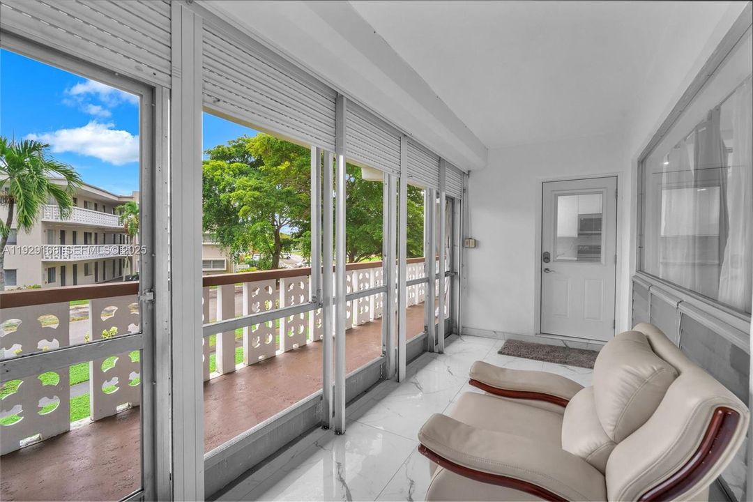 For Sale: $214,900 (2 beds, 2 baths, 1100 Square Feet)