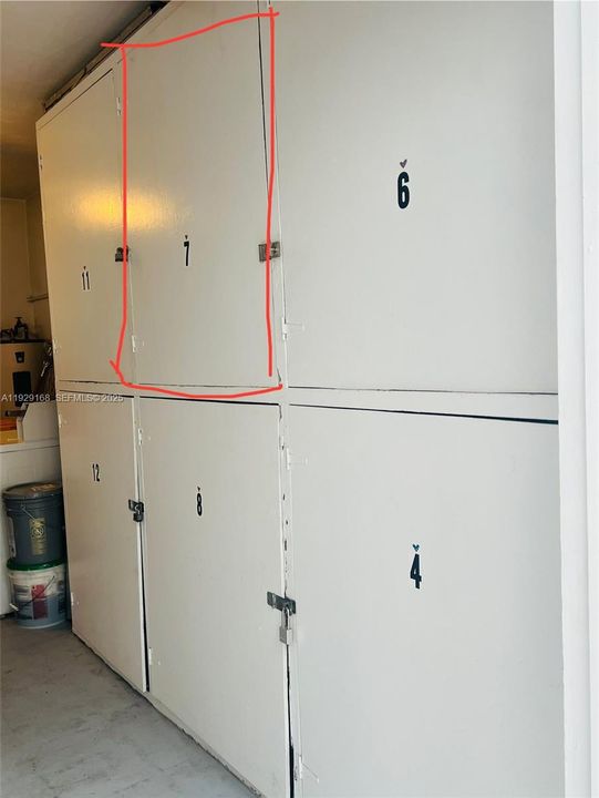 For Sale: $214,900 (2 beds, 2 baths, 1100 Square Feet)