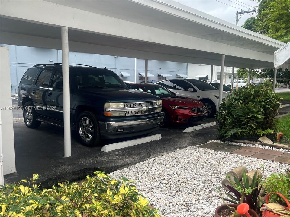 For Sale: $214,900 (2 beds, 2 baths, 1100 Square Feet)