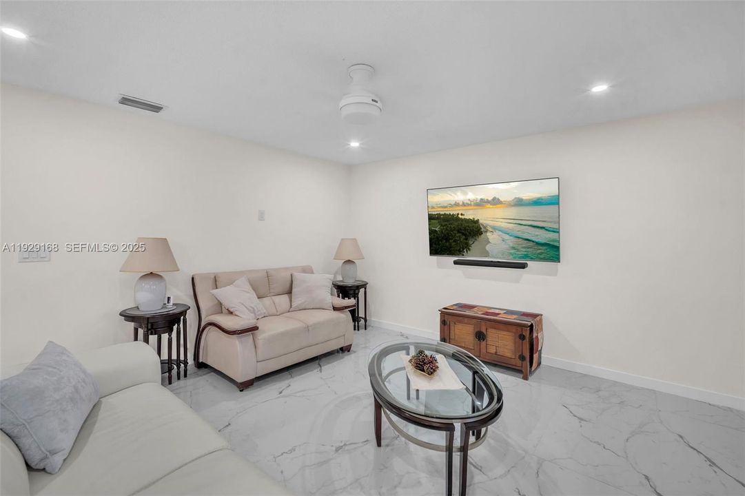 For Sale: $214,900 (2 beds, 2 baths, 1100 Square Feet)