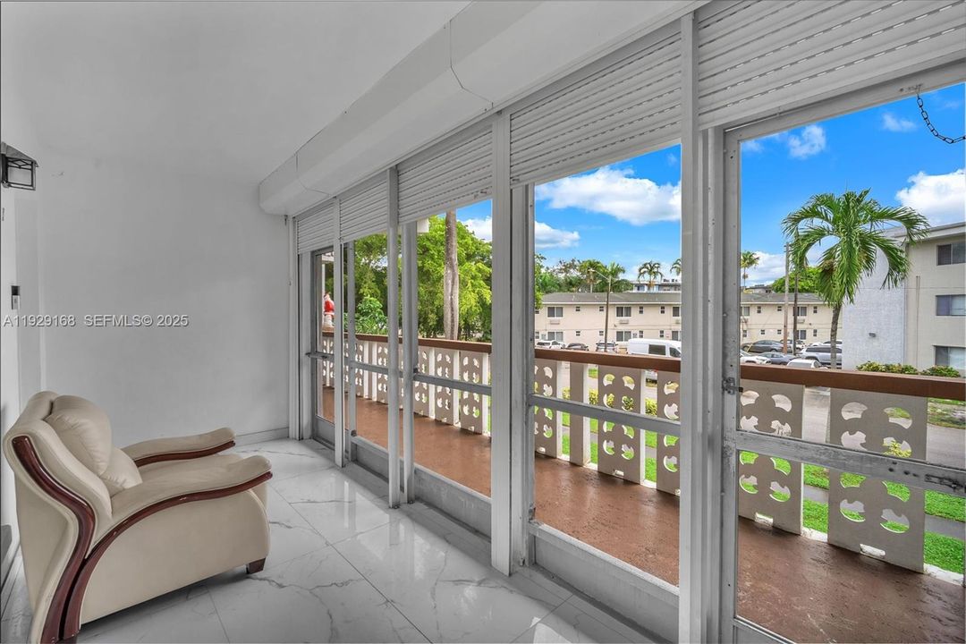 For Sale: $214,900 (2 beds, 2 baths, 1100 Square Feet)