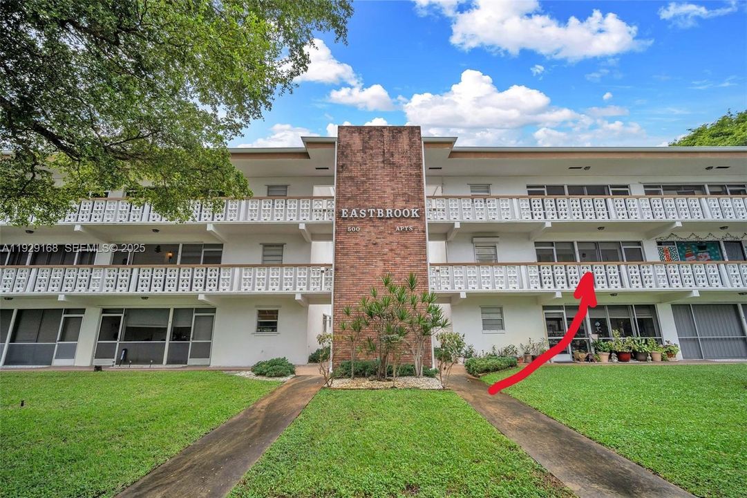 For Sale: $214,900 (2 beds, 2 baths, 1100 Square Feet)