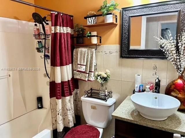 For Rent: $3,500 (4 beds, 2 baths, 1344 Square Feet)