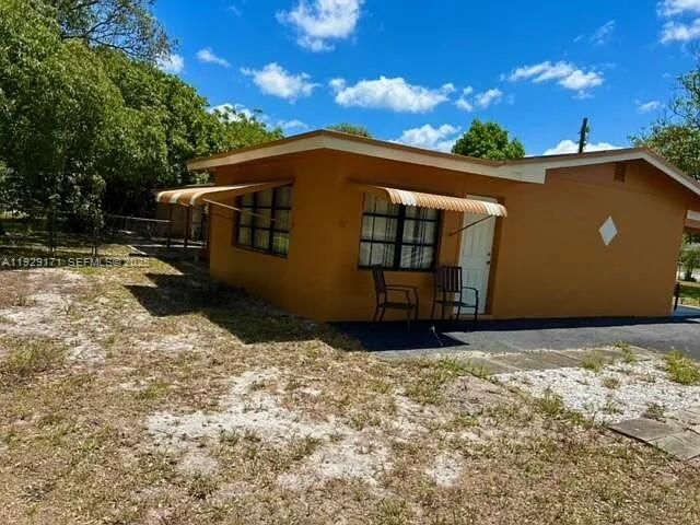 For Rent: $3,500 (4 beds, 2 baths, 1344 Square Feet)