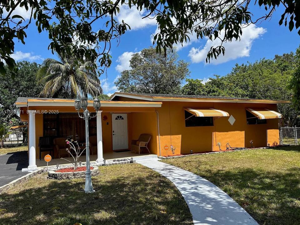 For Rent: $3,500 (4 beds, 2 baths, 1344 Square Feet)