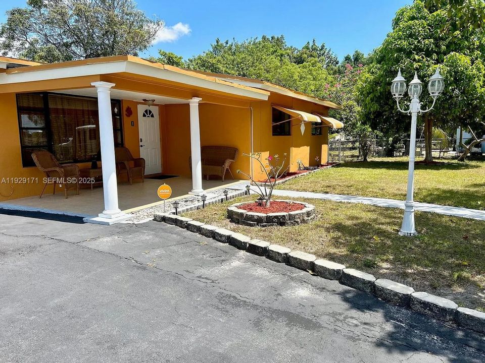 For Rent: $3,500 (4 beds, 2 baths, 1344 Square Feet)