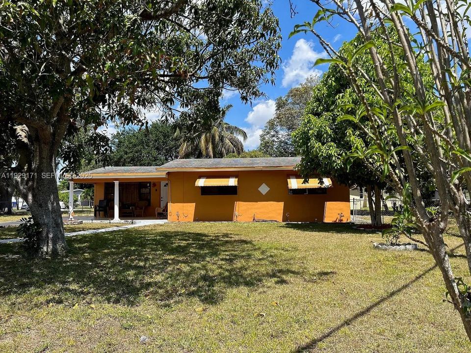 For Rent: $3,500 (4 beds, 2 baths, 1344 Square Feet)