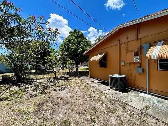 For Rent: $3,500 (4 beds, 2 baths, 1344 Square Feet)