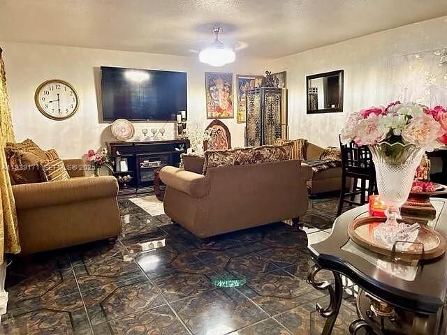 For Rent: $3,500 (4 beds, 2 baths, 1344 Square Feet)