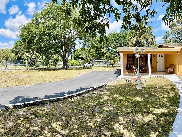 For Rent: $3,500 (4 beds, 2 baths, 1344 Square Feet)