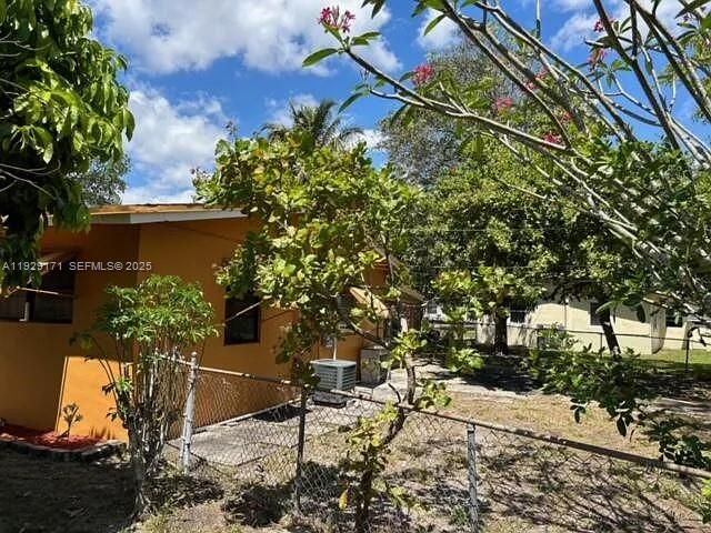 For Rent: $3,500 (4 beds, 2 baths, 1344 Square Feet)