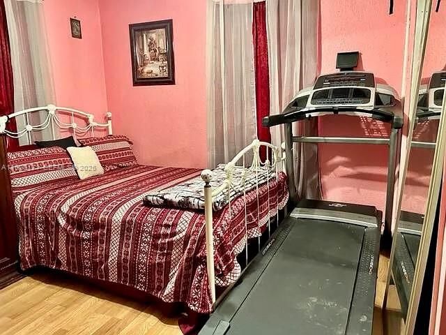 For Rent: $3,500 (4 beds, 2 baths, 1344 Square Feet)