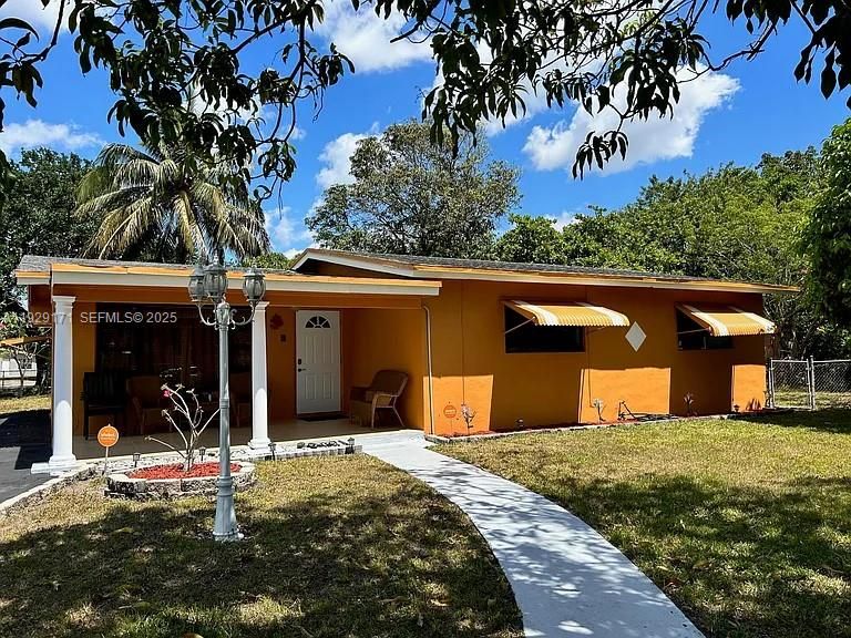 For Rent: $3,500 (4 beds, 2 baths, 1344 Square Feet)