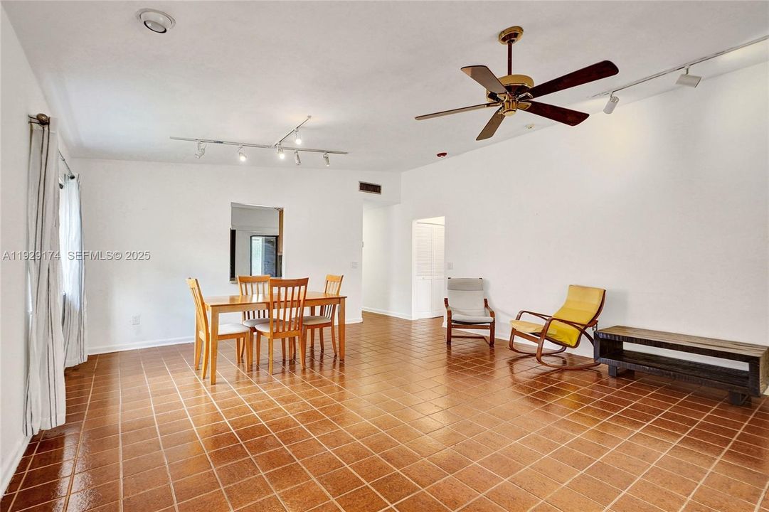 En Venta: $429,000 (3 camas, 2 baños, 1488 Pies cuadrados)