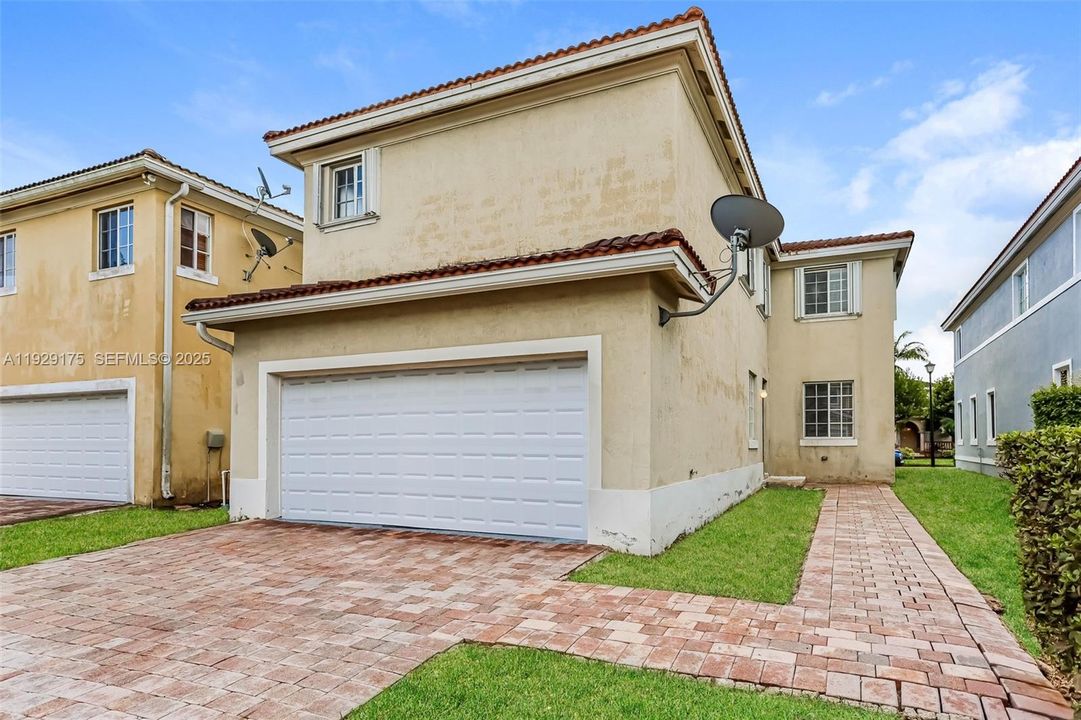 В аренду: $2,500 (4 спален, 3 ванн, 2611 Квадратных фут)