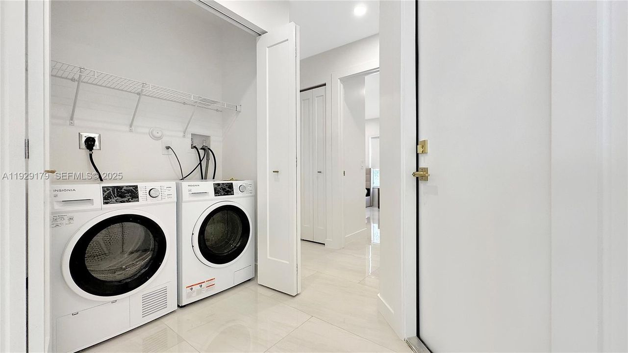 В аренду: $4,390 (3 спален, 2 ванн, 1505 Квадратных фут)