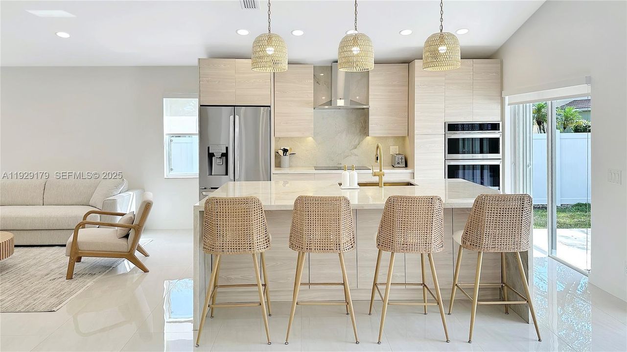 В аренду: $4,390 (3 спален, 2 ванн, 1505 Квадратных фут)