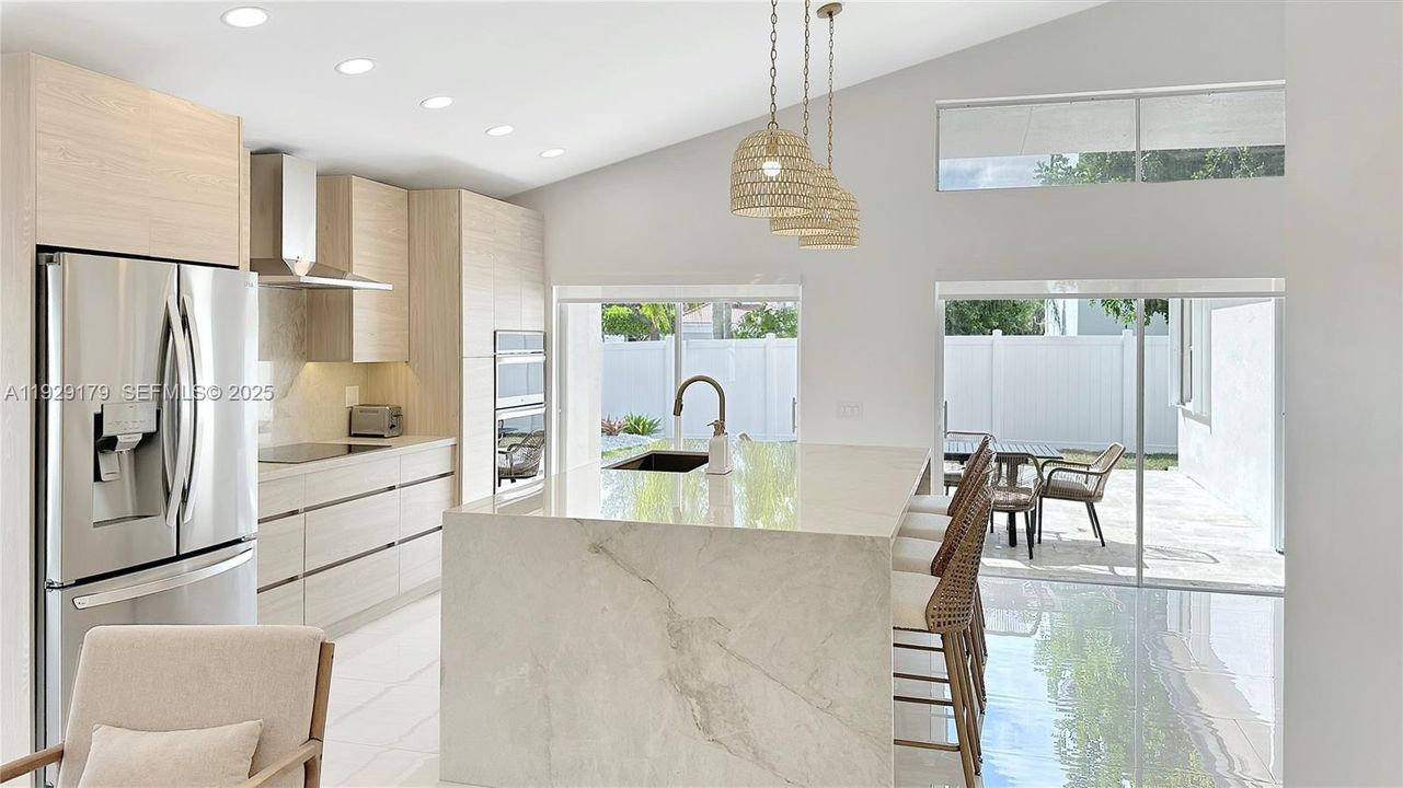 В аренду: $4,390 (3 спален, 2 ванн, 1505 Квадратных фут)