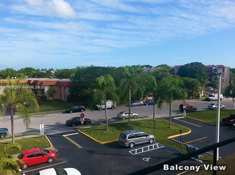 For Sale: $224,670 (1 beds, 1 baths, 725 Square Feet)