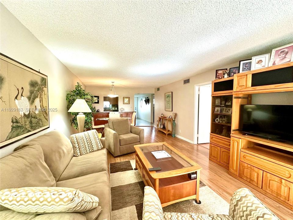 En Venta: $225,000 (2 camas, 2 baños, 1170 Pies cuadrados)