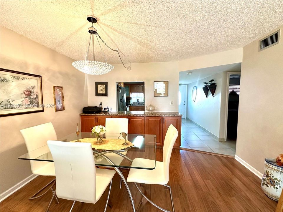 En Venta: $225,000 (2 camas, 2 baños, 1170 Pies cuadrados)