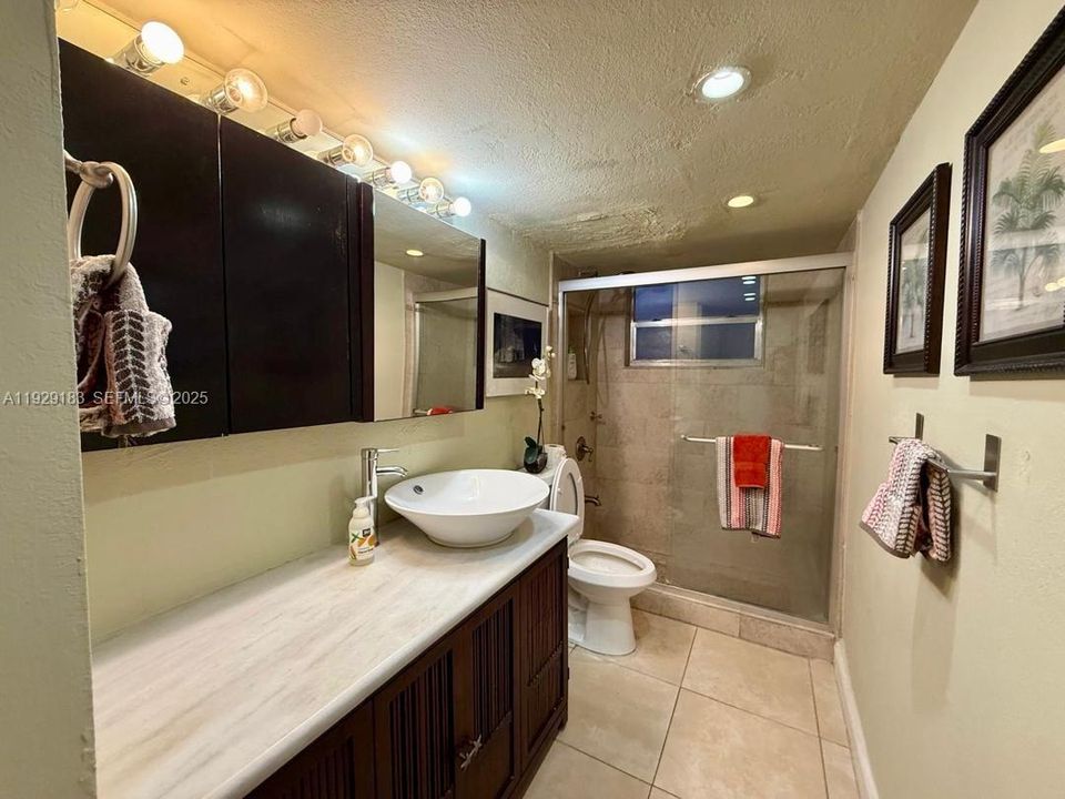 For Rent: $2,400 (1 beds, 1 baths, 662 Square Feet)