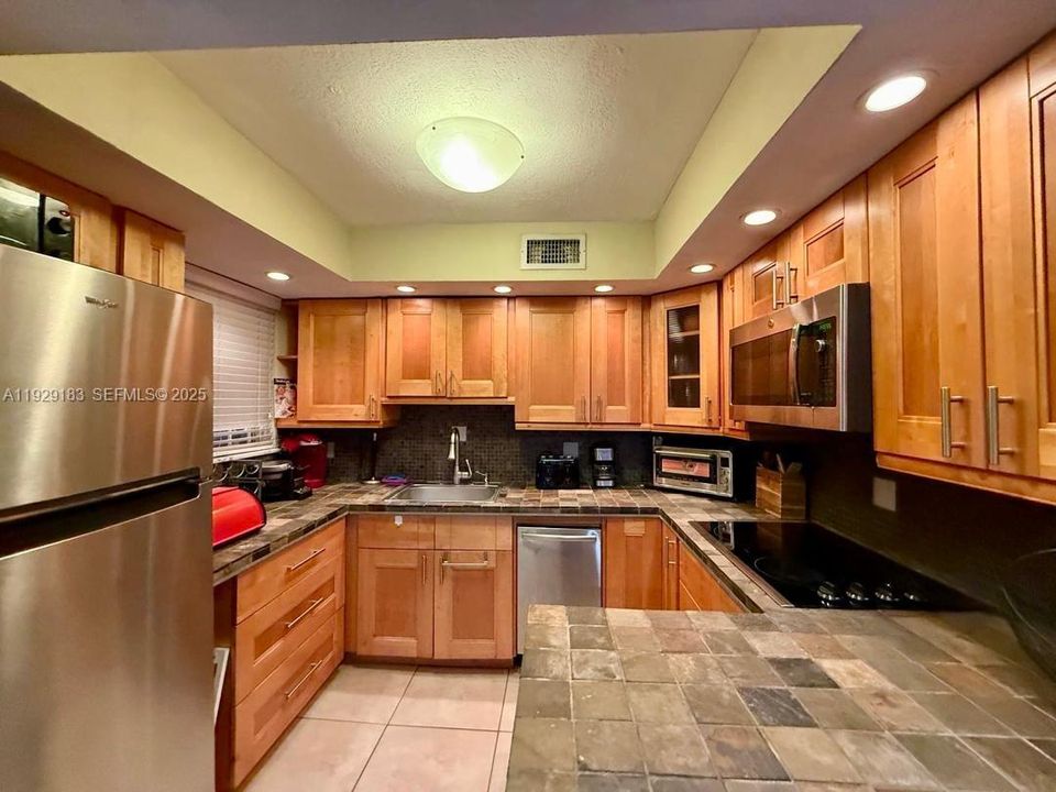 For Rent: $2,400 (1 beds, 1 baths, 662 Square Feet)