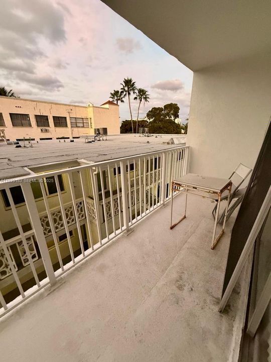 For Rent: $2,400 (1 beds, 1 baths, 662 Square Feet)