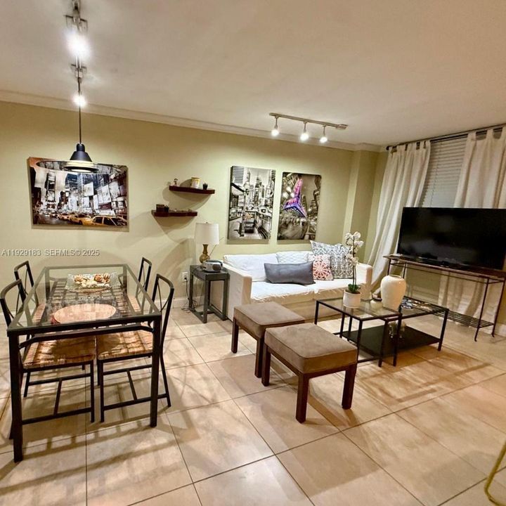 For Rent: $2,400 (1 beds, 1 baths, 662 Square Feet)