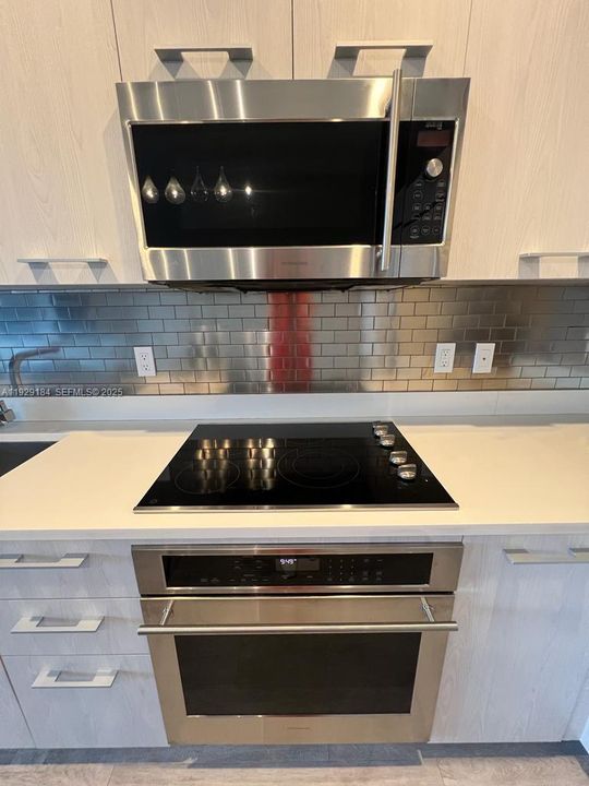 В аренду: $4,500 (1 спален, 2 ванн, 851 Квадратных фут)