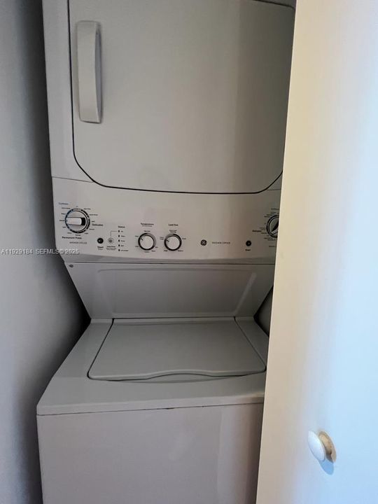 В аренду: $4,500 (1 спален, 2 ванн, 851 Квадратных фут)