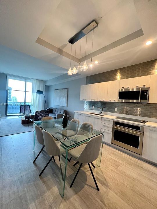 В аренду: $4,500 (1 спален, 2 ванн, 851 Квадратных фут)