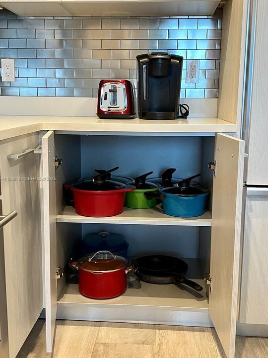 В аренду: $4,500 (1 спален, 2 ванн, 851 Квадратных фут)