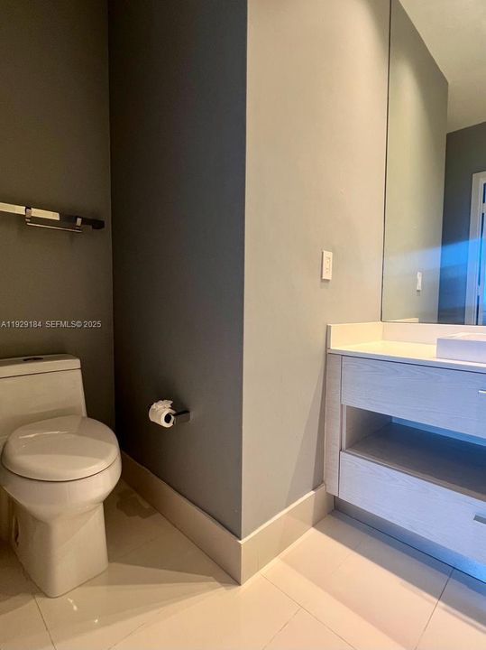 В аренду: $4,500 (1 спален, 2 ванн, 851 Квадратных фут)