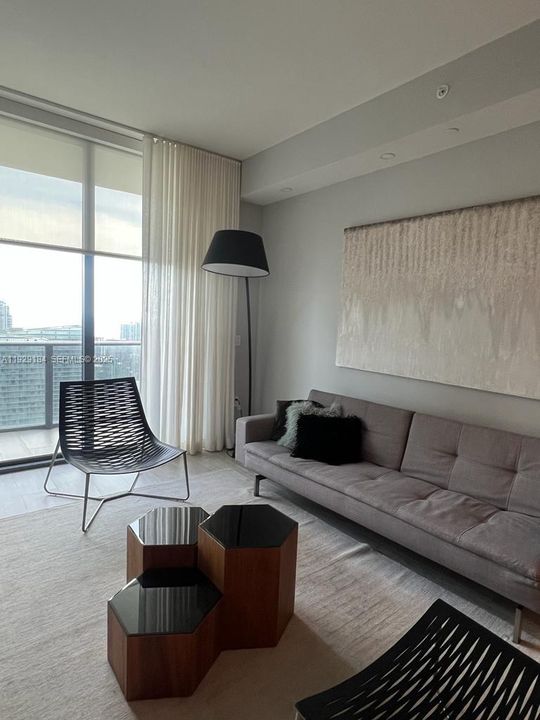 В аренду: $4,500 (1 спален, 2 ванн, 851 Квадратных фут)