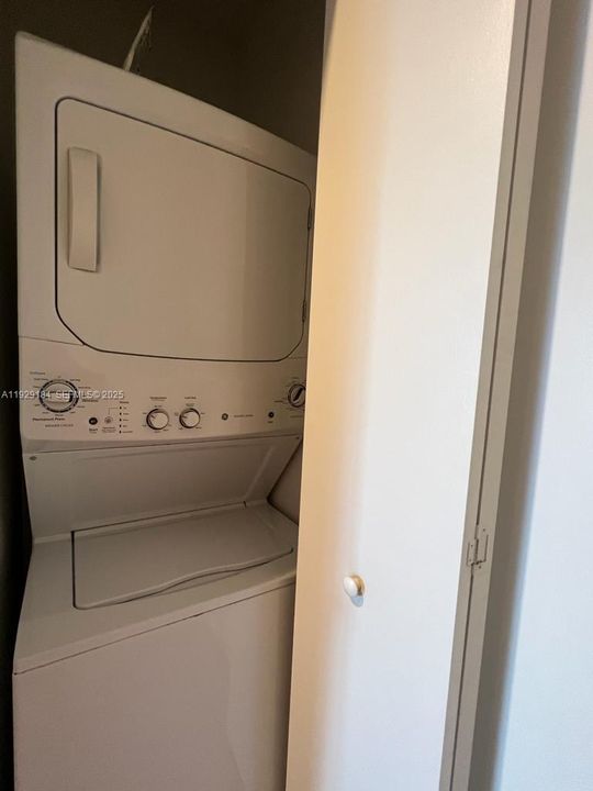 В аренду: $4,500 (1 спален, 2 ванн, 851 Квадратных фут)